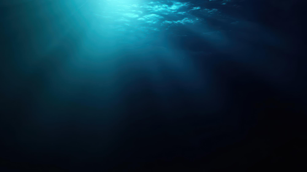 Lumière descendant dans des profondeurs aquatiques